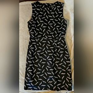 Black and white lightning bolt dress. Size medium. Looks brand new.
